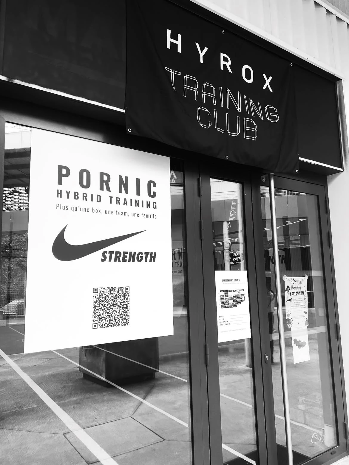 Entrée de la salle Pornic Hybrid Training, bannière Hyrox Training Club