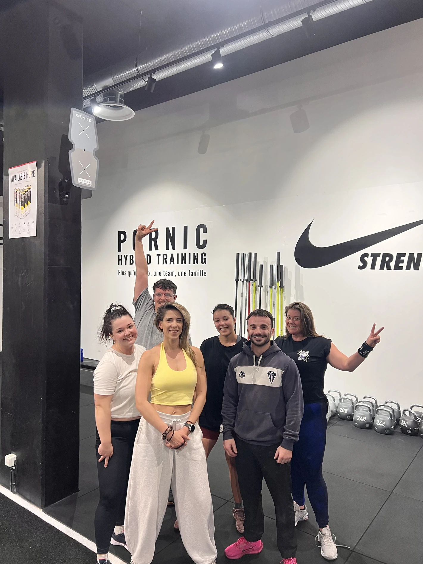 Groupe d’adhérents dans la salle Pornic Hybrid Training